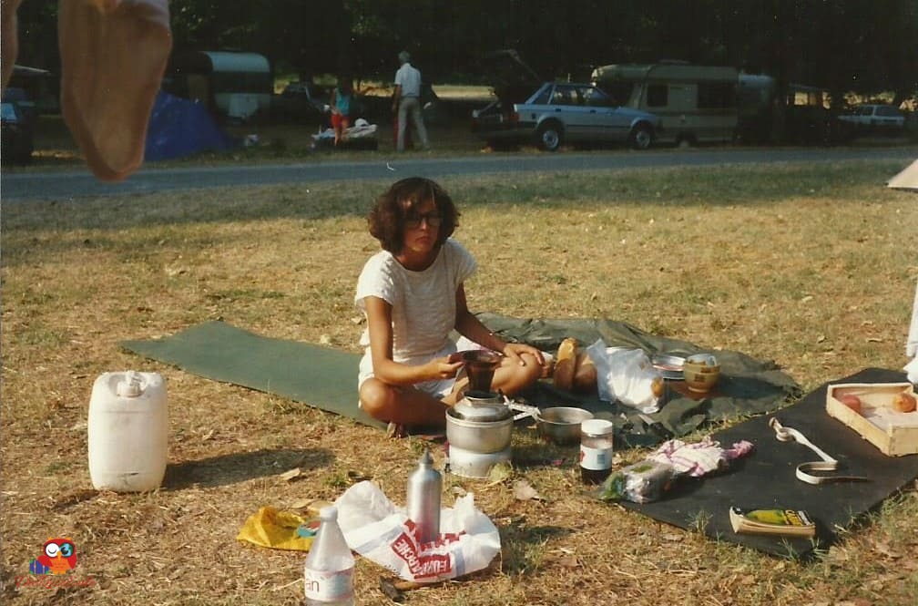jugendbild diereiseeule beim picknick am rastplatz