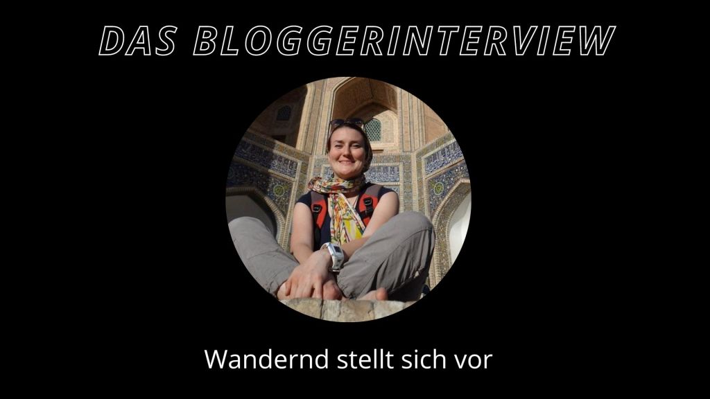 eine frau im schneidersitz