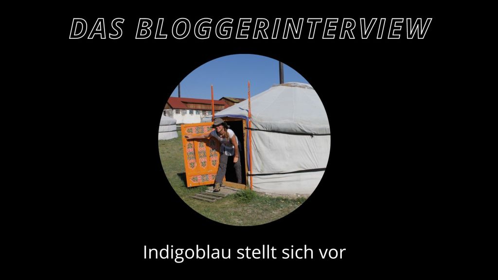 eine frau kommt aus einer jurte