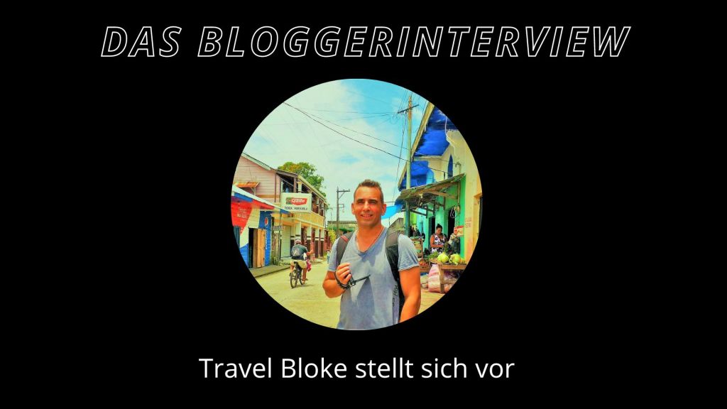 ein mann mit rucksack in einer straße