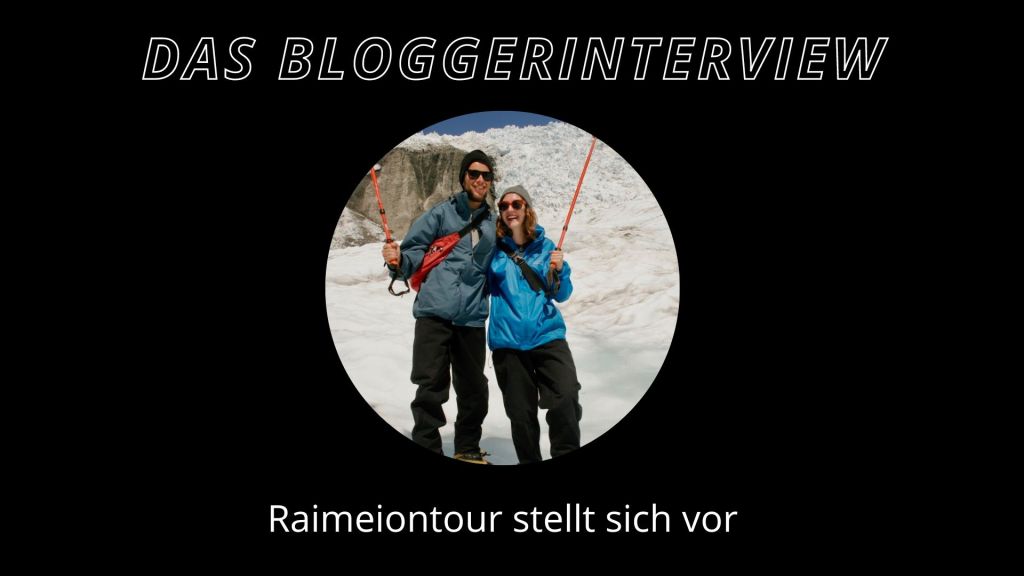 zweipersonen mit skistöcken