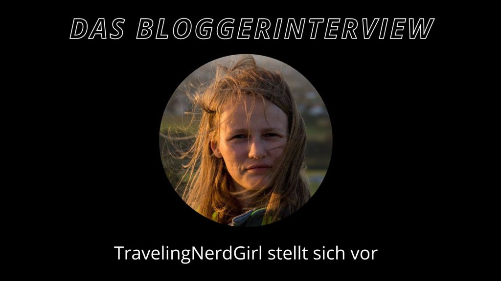 eine frau mit zerzausten haaren