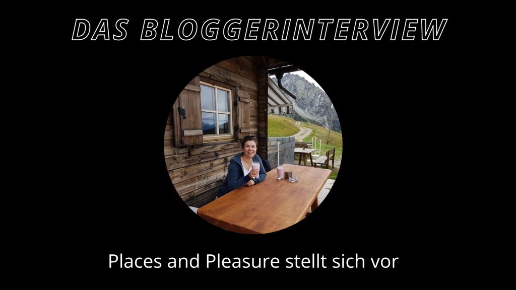 eine frau sitzt an einem holztisch