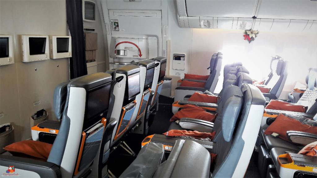 premium economy singapore airline header